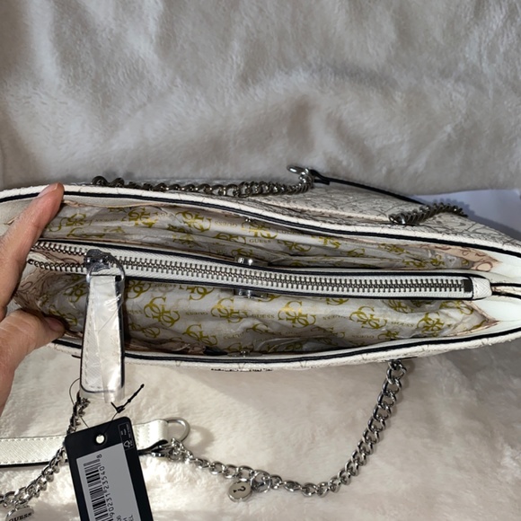 Guess Los Ángeles Shoulder Purse - Picture 10 of 14